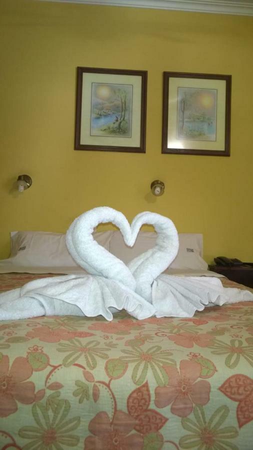 Hotel San Martin Реконкіста Екстер'єр фото